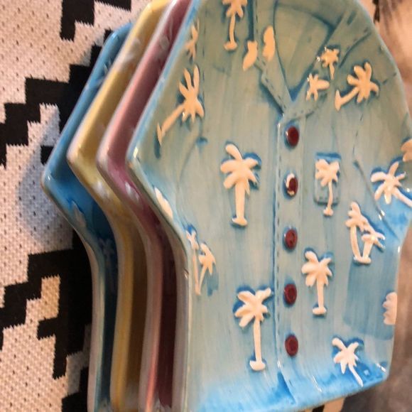 75. Tropical breeze set of four Hawaiian coconut tree T-shirt plates - Picture 9 of 9